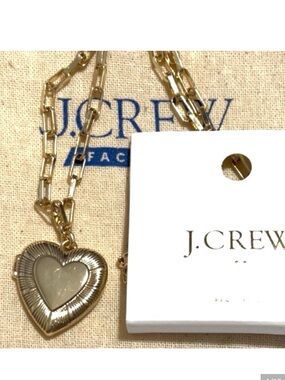 🆕🌼J. CREW Heart Locket🌼